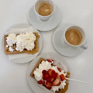 Gofry z bitą śmietaną